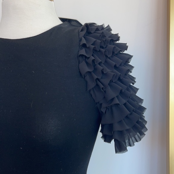 Black Stretchy top with ruffled sleeves - NWT - Picture 2 of 4
